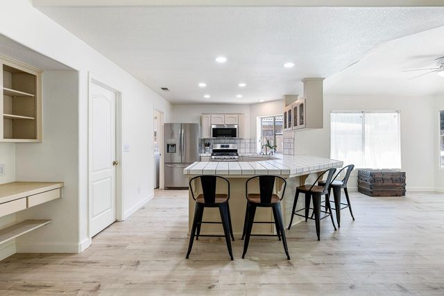 8875 N Woodrow Avenue, Fresno, CA 93720