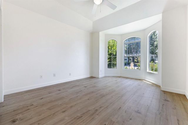 8875 N Woodrow Avenue, Fresno, CA 93720