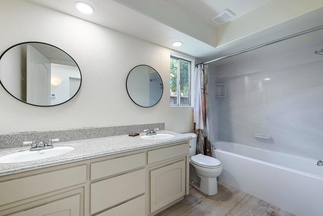 8875 N Woodrow Avenue, Fresno, CA 93720