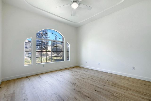 8875 N Woodrow Avenue, Fresno, CA 93720