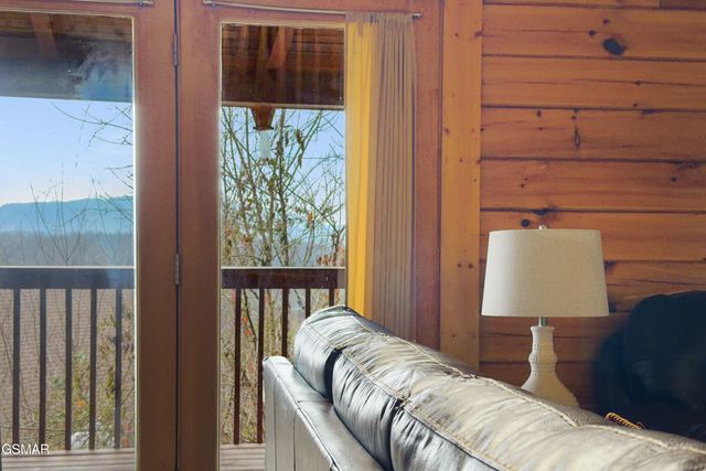 2048 Eagle Feather Drive, Sevierville, TN 37876