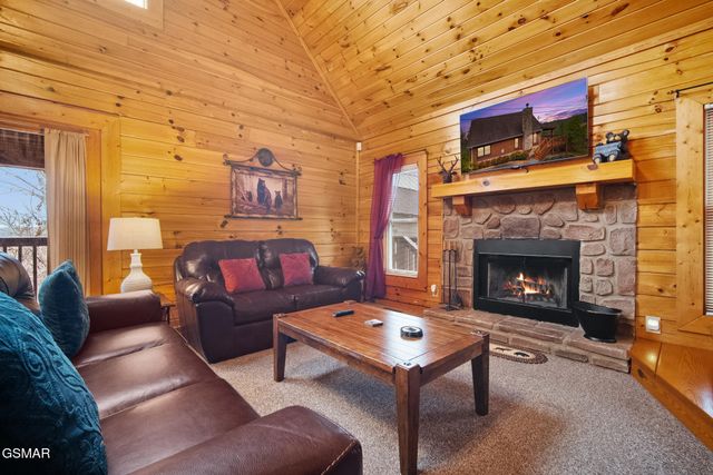 2048 Eagle Feather Drive, Sevierville, TN 37876