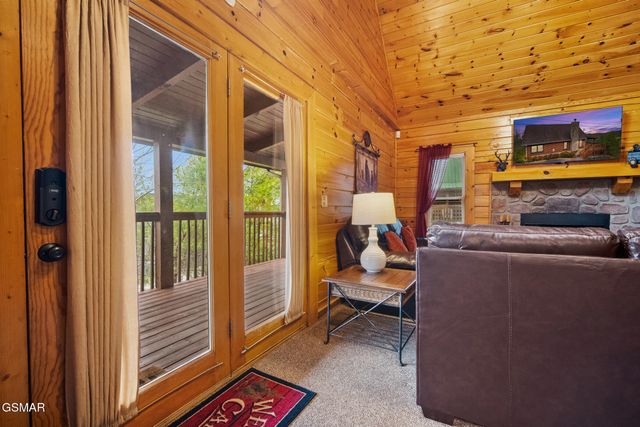 2048 Eagle Feather Drive, Sevierville, TN 37876