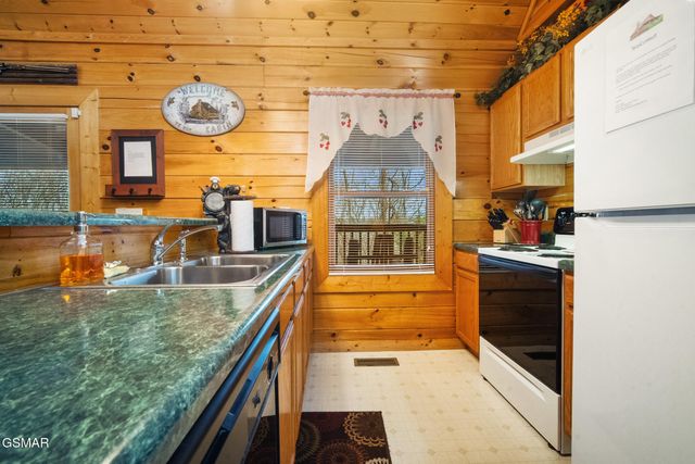 2048 Eagle Feather Drive, Sevierville, TN 37876