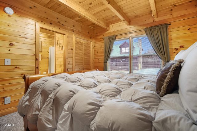 2048 Eagle Feather Drive, Sevierville, TN 37876