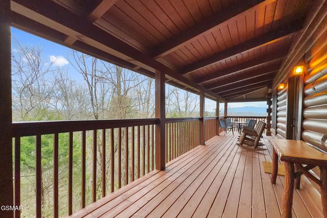 2048 Eagle Feather Drive, Sevierville, TN 37876