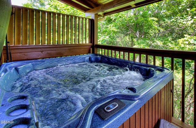 2048 Eagle Feather Drive, Sevierville, TN 37876