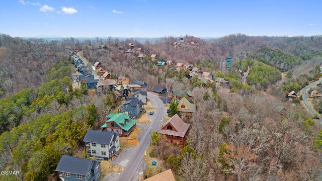 2048 Eagle Feather Drive, Sevierville, TN 37876
