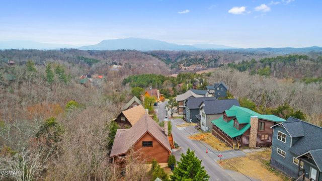 2048 Eagle Feather Drive, Sevierville, TN 37876