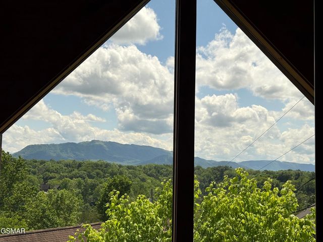 2048 Eagle Feather Drive, Sevierville, TN 37876