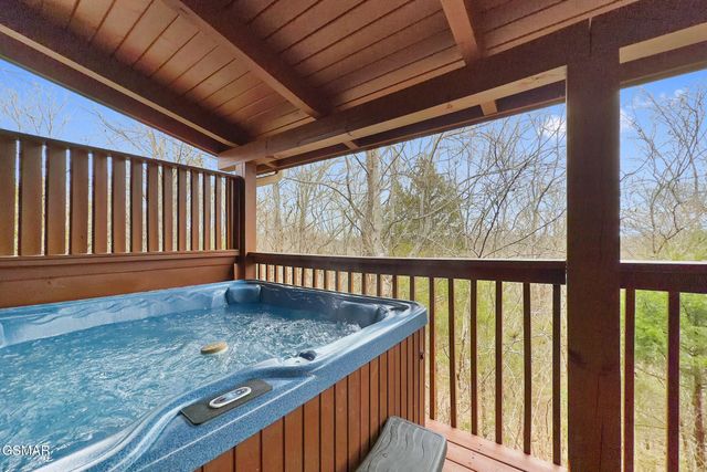 2048 Eagle Feather Drive, Sevierville, TN 37876