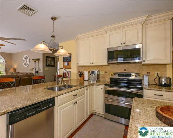 2581 Prince Drive, North Whitehall Twp, PA 18037