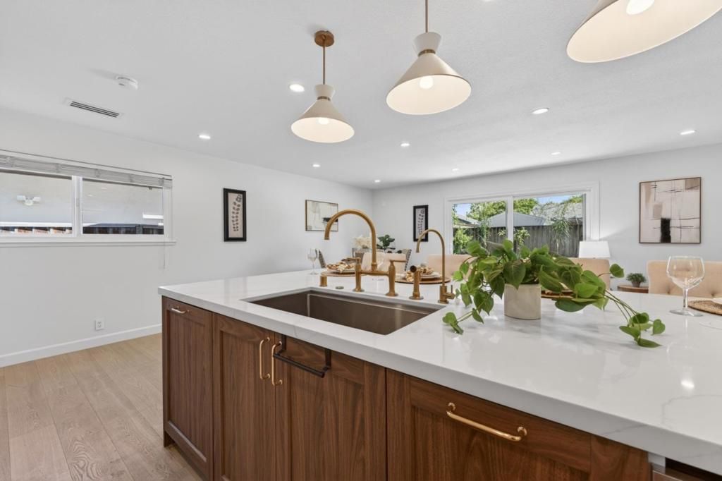 Image 7 of property listing at 1434 Myrtle Avenue, San Jose, CA 95118