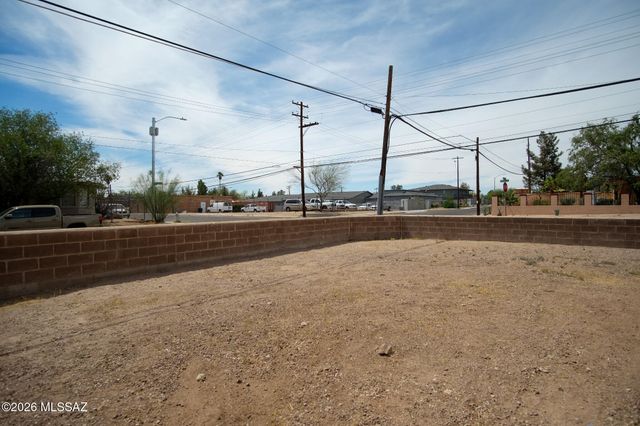 2460 N Balboa Avenue, Tucson, AZ 85705