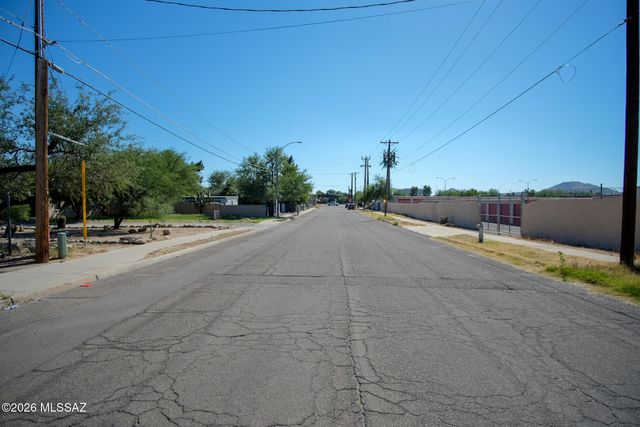 2460 N Balboa Avenue, Tucson, AZ 85705