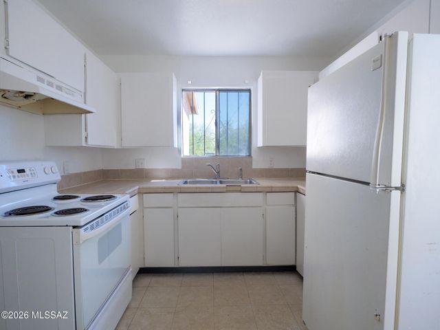 2460 N Balboa Avenue, Tucson, AZ 85705