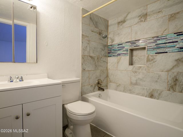 2460 N Balboa Avenue, Tucson, AZ 85705