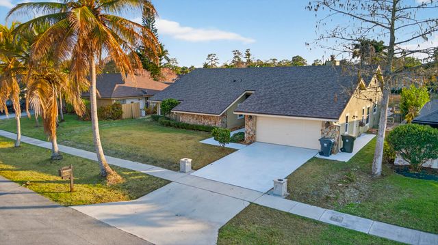 14372 Blackberry Drive, Wellington, FL 33414