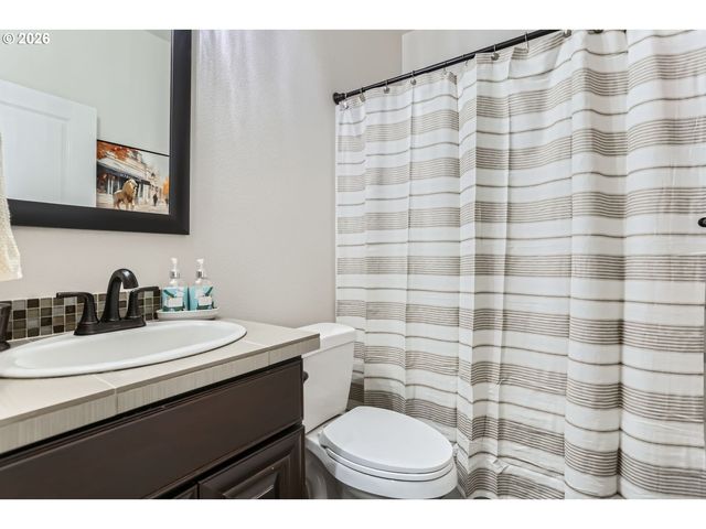 5802 Nw BANNISTER Dr, Portland, OR 97229
