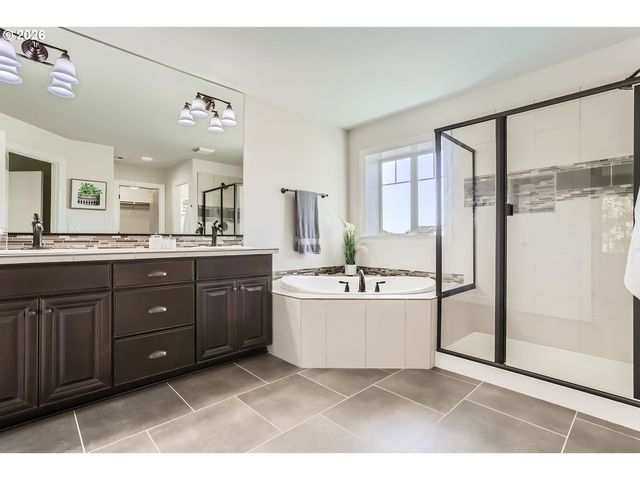 5802 Nw BANNISTER Dr, Portland, OR 97229