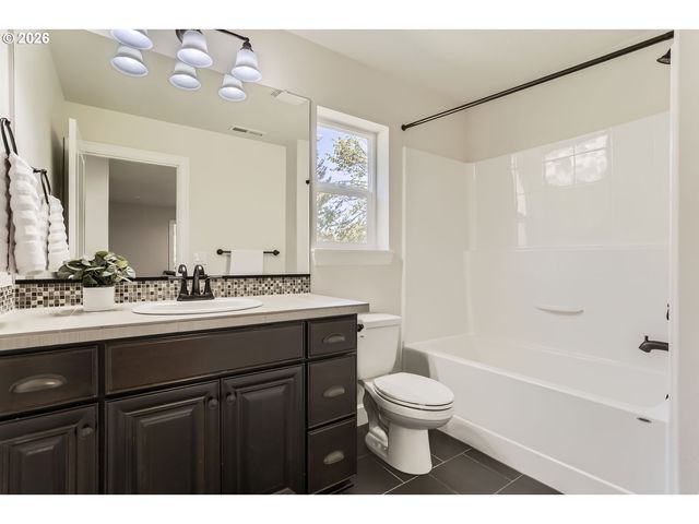 5802 Nw BANNISTER Dr, Portland, OR 97229