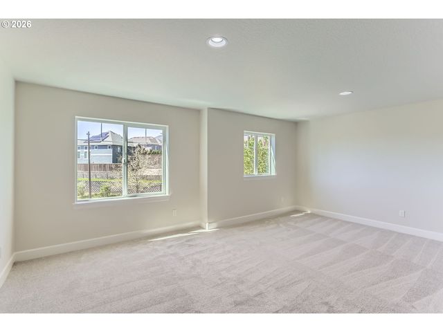 5802 Nw BANNISTER Dr, Portland, OR 97229