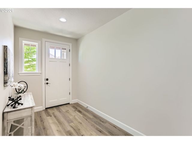 5802 Nw BANNISTER Dr, Portland, OR 97229