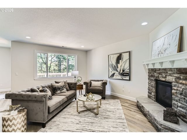 5802 Nw BANNISTER Dr, Portland, OR 97229