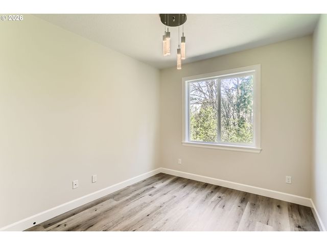 5802 Nw BANNISTER Dr, Portland, OR 97229