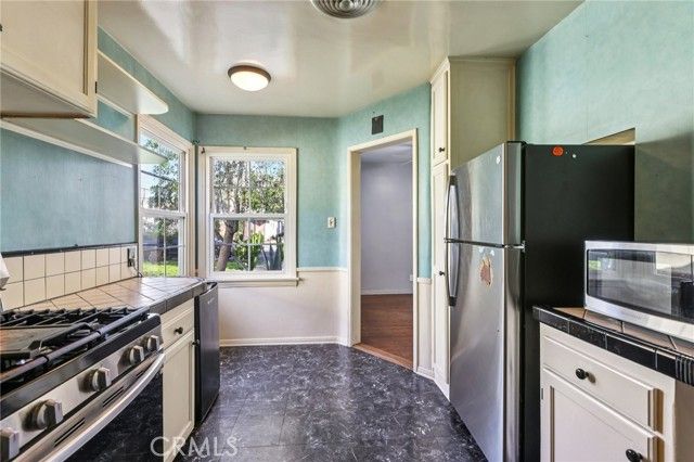 6539 Blucher Avenue, Van Nuys (los Angeles), CA 91406
