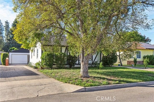 6539 Blucher Avenue, Van Nuys (los Angeles), CA 91406