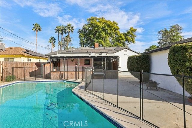 6539 Blucher Avenue, Van Nuys (los Angeles), CA 91406