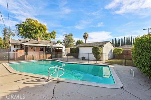 6539 Blucher Avenue, Van Nuys (los Angeles), CA 91406