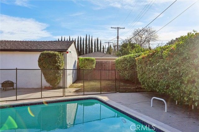 6539 Blucher Avenue, Van Nuys (los Angeles), CA 91406