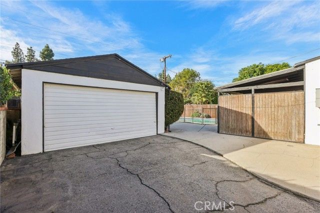 6539 Blucher Avenue, Van Nuys (los Angeles), CA 91406