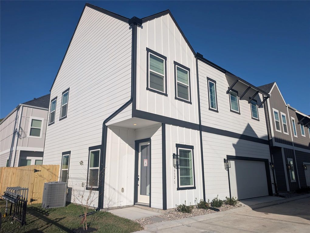 9912 Clark C, Houston, TX 77076