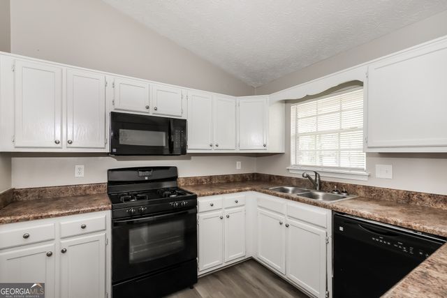 8304 Beechwood Trace, Riverdale, GA 30274