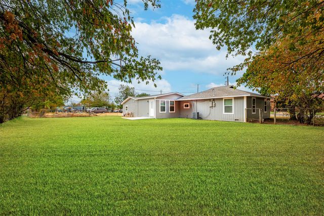 201 Deputy Larry Miller Drive, Granbury, TX 76048