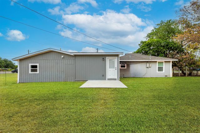 201 Deputy Larry Miller Drive, Granbury, TX 76048