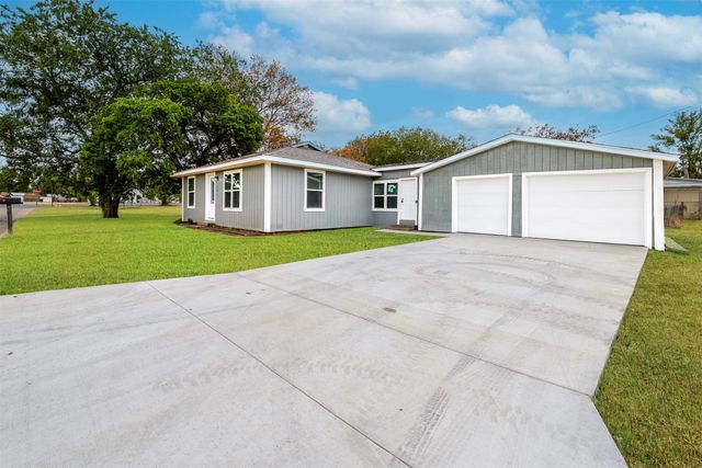 201 Deputy Larry Miller Drive, Granbury, TX 76048