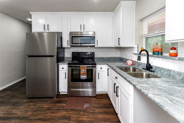 201 Deputy Larry Miller Drive, Granbury, TX 76048