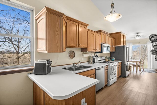 3805 South Pointe Drive F, Dekalb, IL 60115