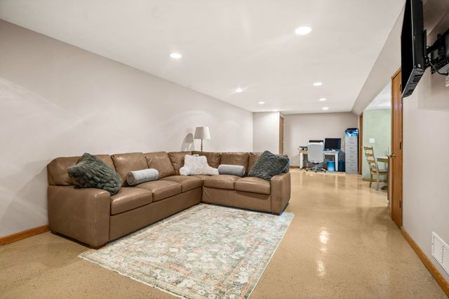 3805 South Pointe Drive F, Dekalb, IL 60115