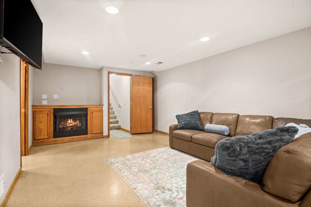 3805 South Pointe Drive F, Dekalb, IL 60115