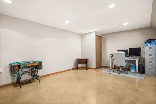 3805 South Pointe Drive F, Dekalb, IL 60115