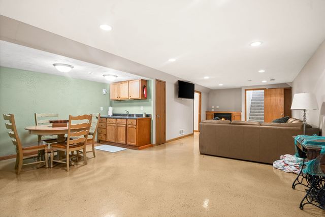 3805 South Pointe Drive F, Dekalb, IL 60115