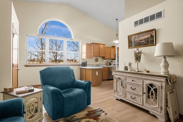 3805 South Pointe Drive F, Dekalb, IL 60115