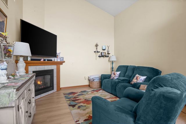 3805 South Pointe Drive F, Dekalb, IL 60115