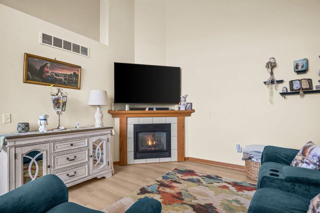 3805 South Pointe Drive F, Dekalb, IL 60115