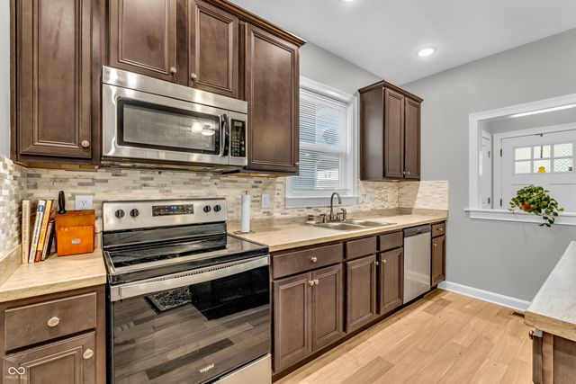 31 E Parkview Avenue, Indianapolis, IN 46201